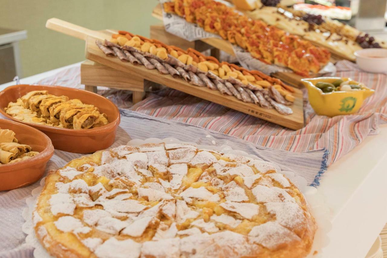 Hm Ayron Park - Adults Only Hotel Playa de Palma  Luaran gambar A Spanish Christmas dessert